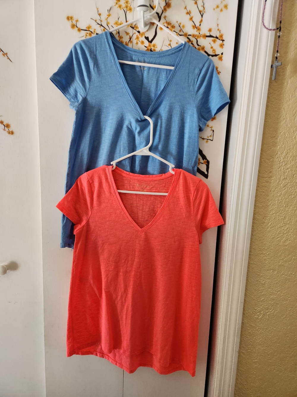Lilly Pulitzer V-Neck Short Sleeve Tee — Coral and Light Blue